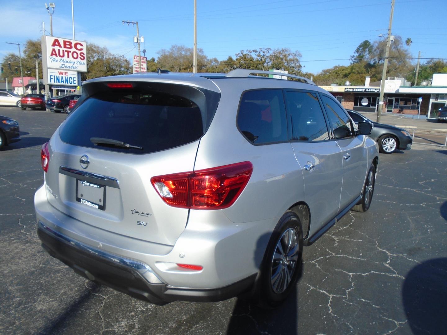 2017 Nissan Pathfinder (5N1DR2MN6HC) , located at 6112 N Florida Avenue, Tampa, FL, 33604, (888) 521-5131, 27.954929, -82.459534 - Photo#3